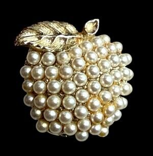 Vintage Faux Pearl Apple Brooch Gold Tone Leaf Pin Fruit Unsigned Retro Jewelry
